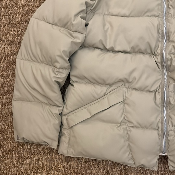 Men's Mountaineer Beige Puffer Jacket - Picture 4 of 16